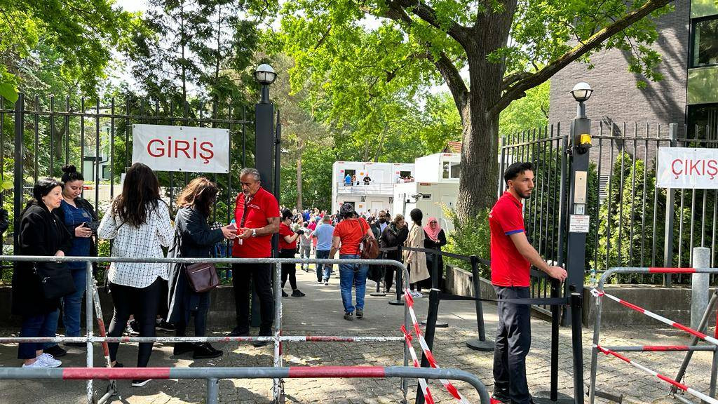 Yurt dışında 717 bin 612 seçmen sandık başına gitti - Resim: 14